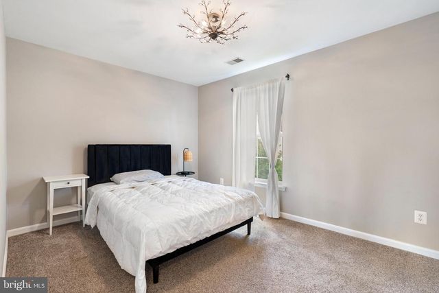 20915 CHIPPOAKS FOREST CIR, Sterling, VA 20165