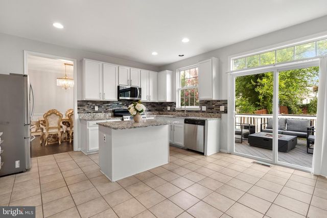 20915 CHIPPOAKS FOREST CIR, Sterling, VA 20165