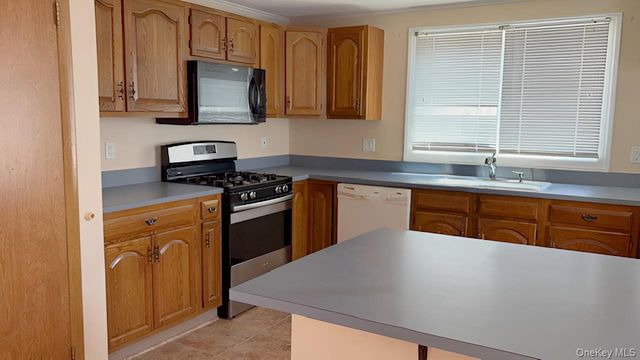 5131 Village Circle E, Manorville, NY 11949