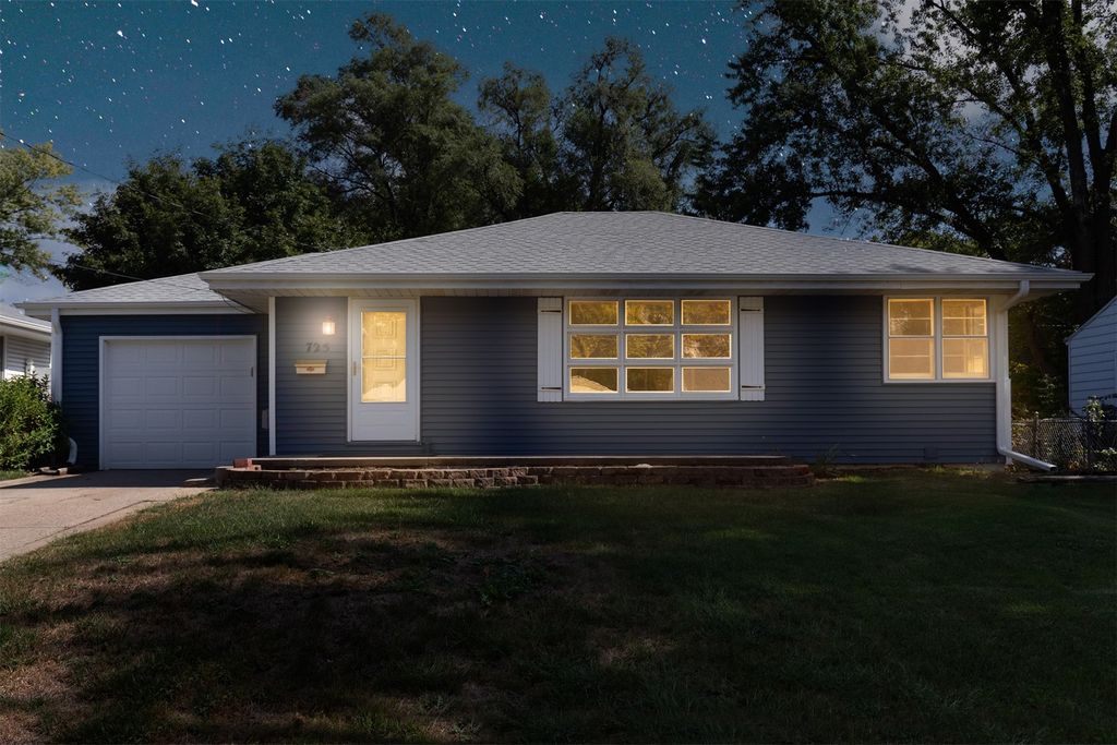 725 20th Street, West Des Moines, IA 50265