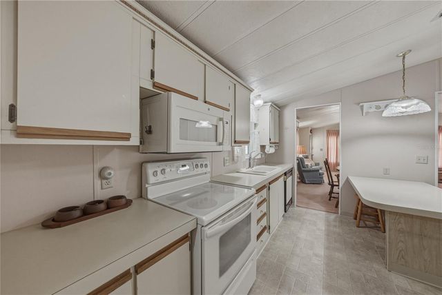 5556 RIVIERA DRIVE, Zephyrhills, FL 33541