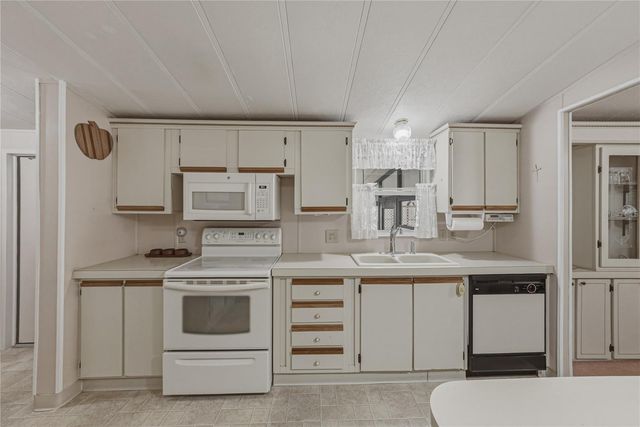 5556 RIVIERA DRIVE, Zephyrhills, FL 33541