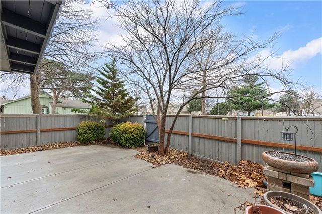 8058 Colony Lane, Lenexa, KS 66215