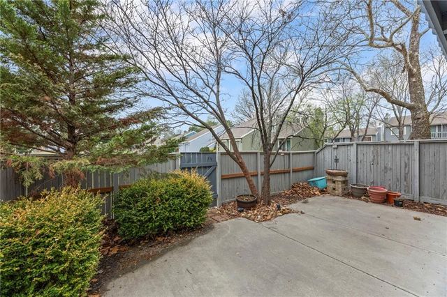 8058 Colony Lane, Lenexa, KS 66215