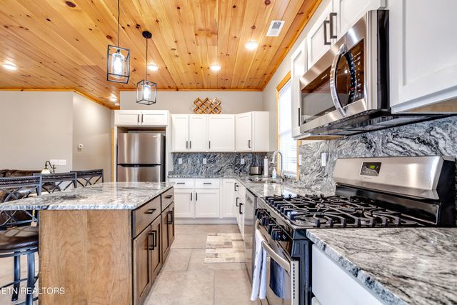 157 Helms Ferry Rd, Sharps Chapel, TN 37866