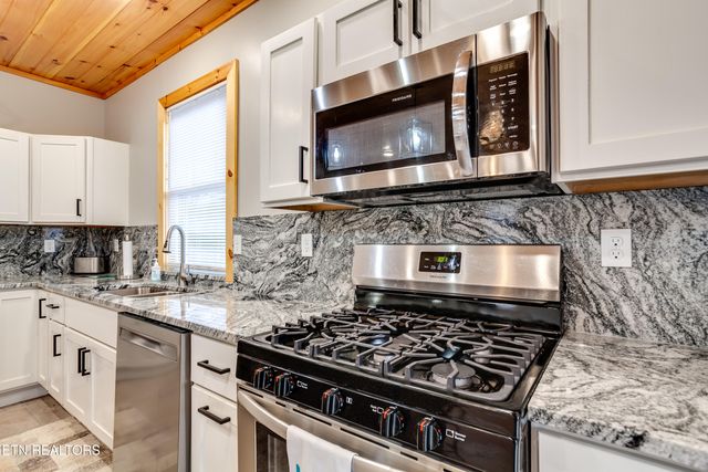 157 Helms Ferry Rd, Sharps Chapel, TN 37866