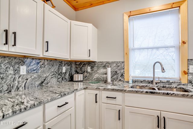 157 Helms Ferry Rd, Sharps Chapel, TN 37866