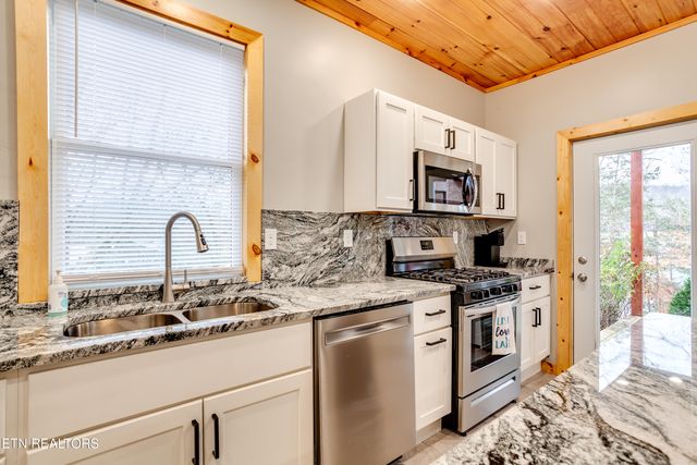 157 Helms Ferry Rd, Sharps Chapel, TN 37866