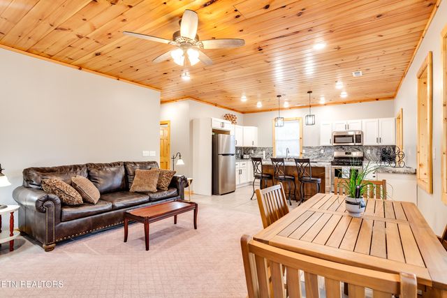 157 Helms Ferry Rd, Sharps Chapel, TN 37866