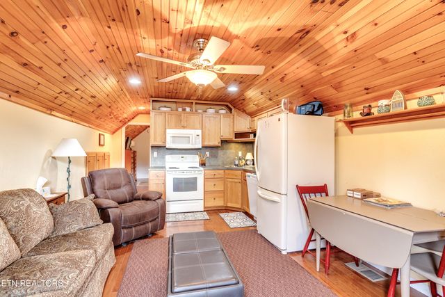 157 Helms Ferry Rd, Sharps Chapel, TN 37866