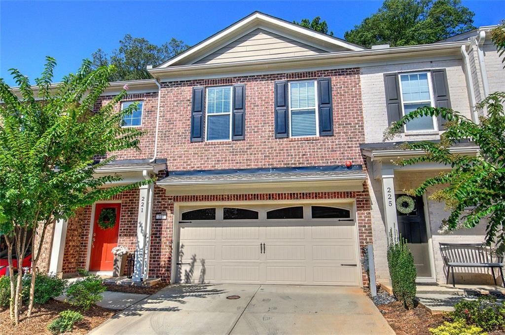 221 HOLDEN Way, Woodstock, GA 30189