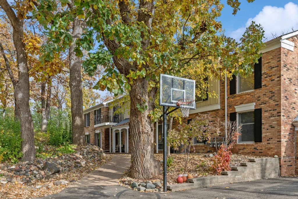 1345 Crestridge Lane 203, Eagan, MN 55123
