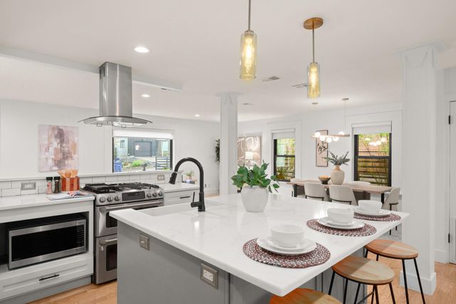 207 El Paso ST, Austin, TX 78704