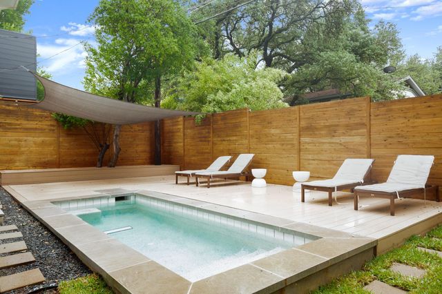 207 El Paso ST, Austin, TX 78704