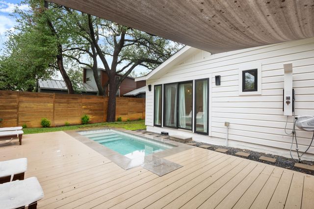 207 El Paso ST, Austin, TX 78704