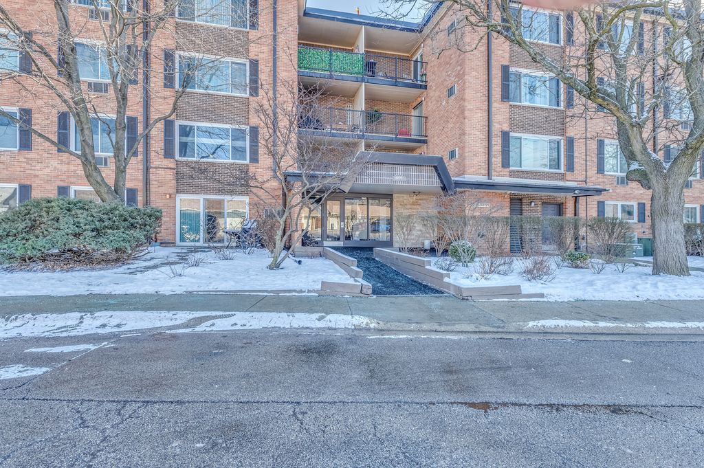 1107 S Old Wilke Road 103, Arlington Heights, IL 60005