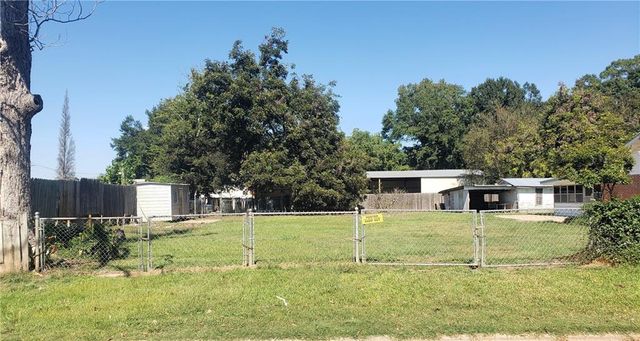 2221 ROBIN Road, Alexandria, LA 71301