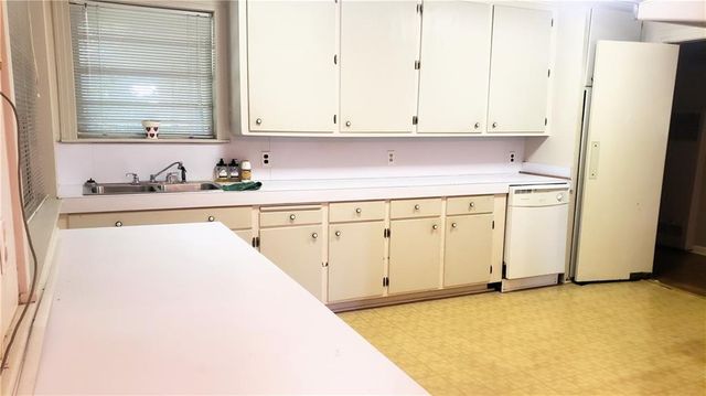 2221 ROBIN Road, Alexandria, LA 71301