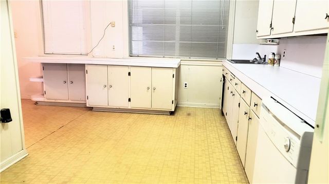 2221 ROBIN Road, Alexandria, LA 71301