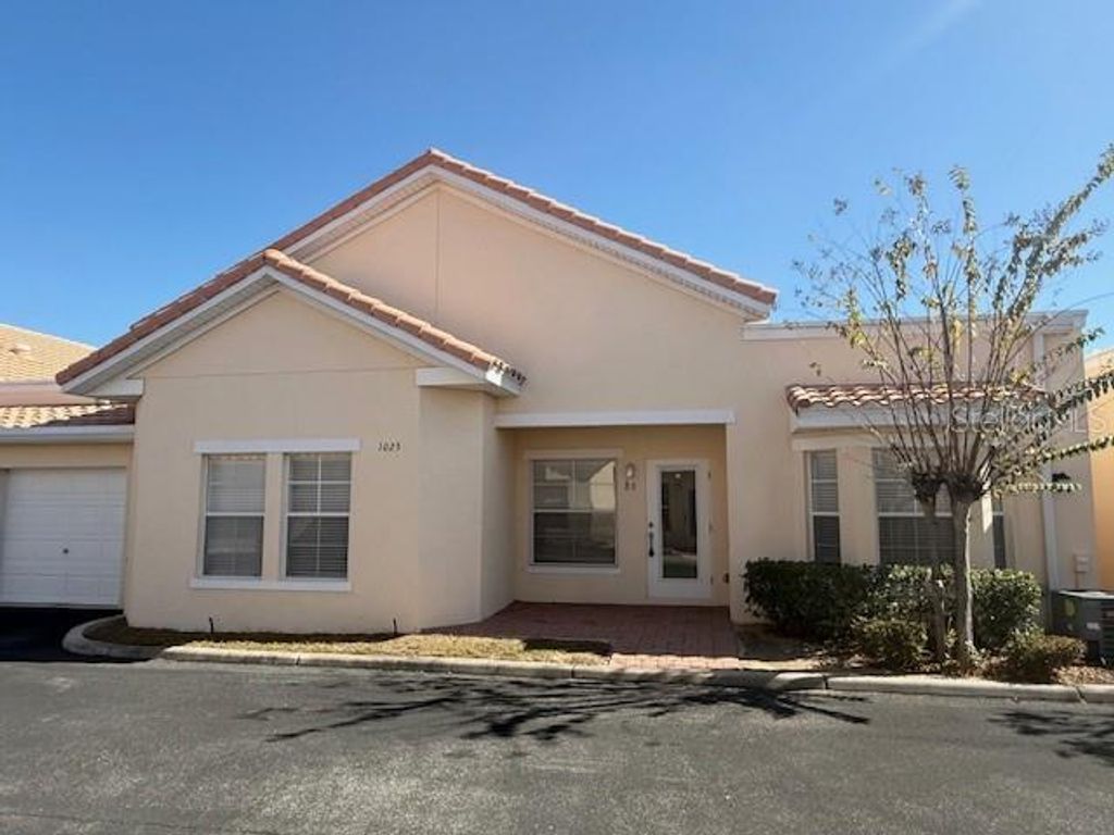 1023 DAVID WALKER DRIVE B6, Tavares, FL 32778