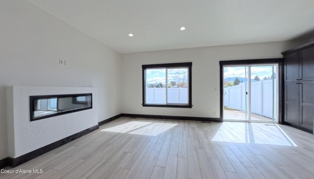 156 E LOBO LOOP, Hayden, ID 83835