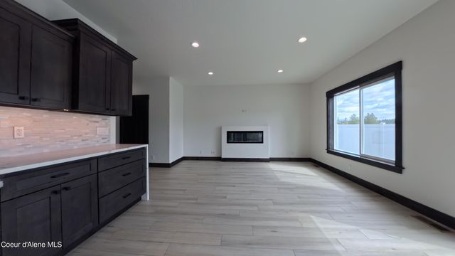 156 E LOBO LOOP, Hayden, ID 83835