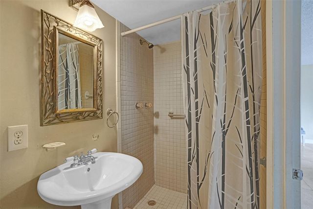 200 178th Drive 309, Sunny Isles Beach, FL 33160