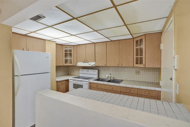 200 178th Drive 309, Sunny Isles Beach, FL 33160