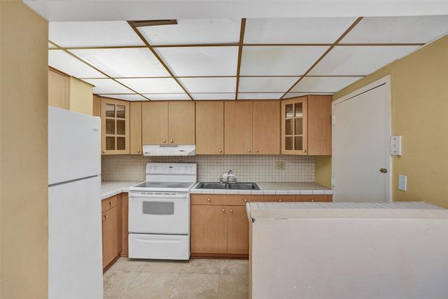 200 178th Drive 309, Sunny Isles Beach, FL 33160