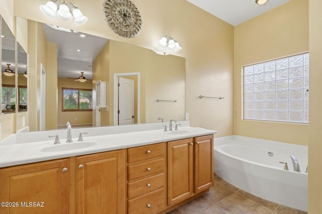 15044 N Rugged Lark Drive, Tucson, AZ 85739