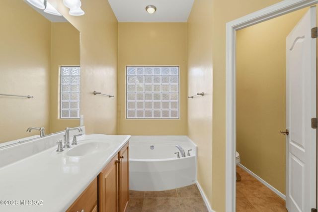 15044 N Rugged Lark Drive, Tucson, AZ 85739
