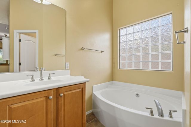 15044 N Rugged Lark Drive, Tucson, AZ 85739