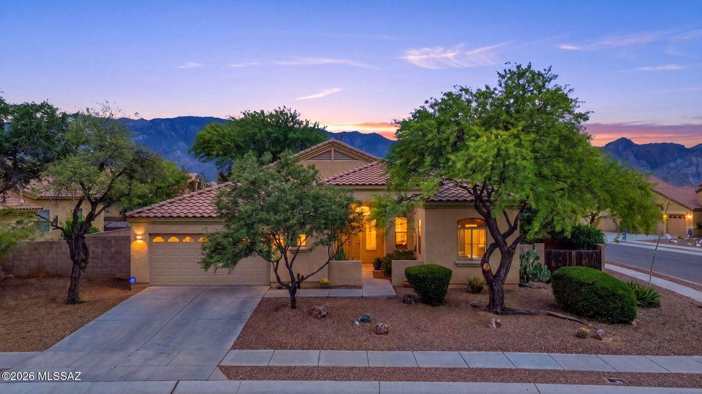 15044 N Rugged Lark Drive, Tucson, AZ 85739