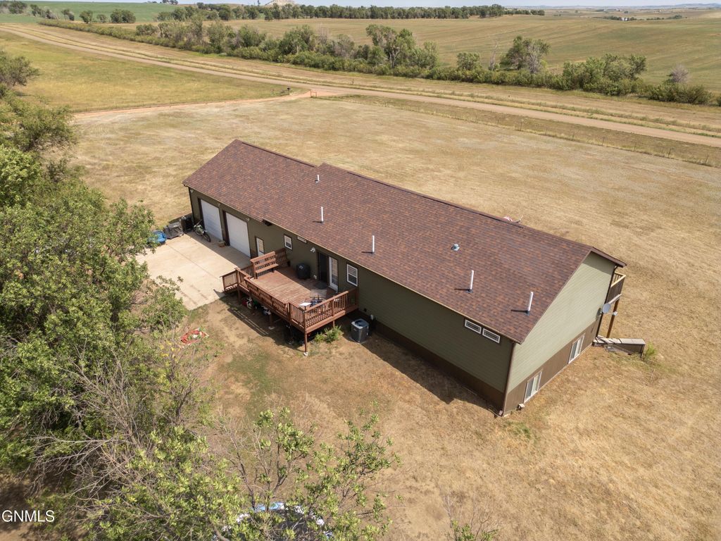 425 124th Avenue NW, Grassy Butte, ND 58634 photo 1