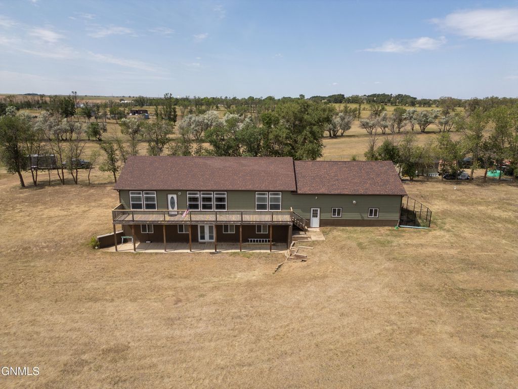 425 124th Avenue NW, Grassy Butte, ND 58634 photo 3