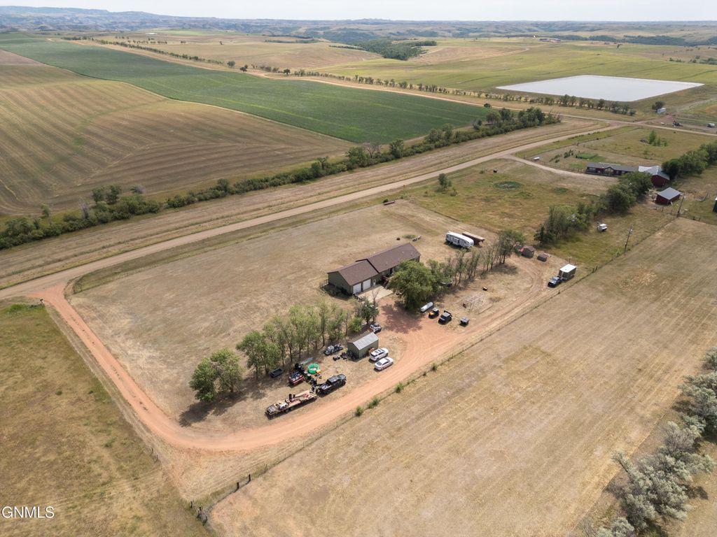 425 124th Avenue NW, Grassy Butte, ND 58634 photo 4