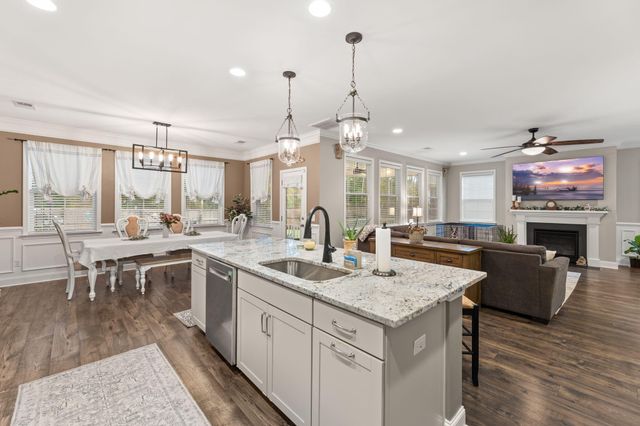 427 Whispering Breeze Lane, Summerville, SC 29486