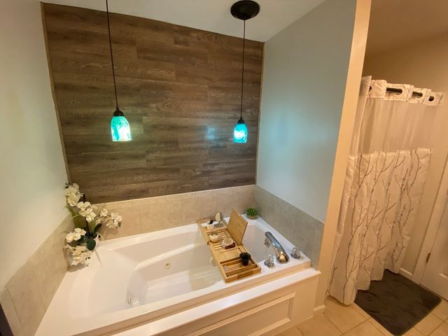 217 Brookway Dr, Northbridge, MA 01534