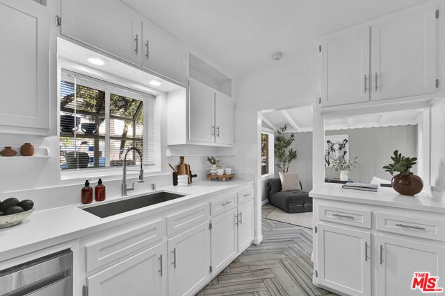 560 N CROFT Avenue, West Hollywood, CA 90048