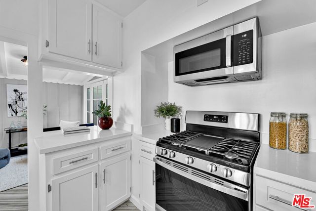 560 N CROFT Avenue, West Hollywood, CA 90048