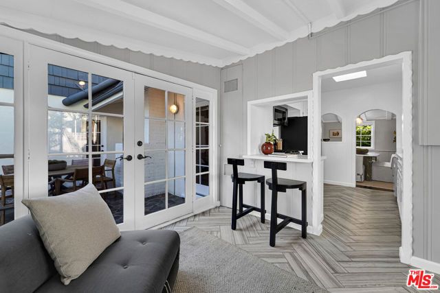 560 N CROFT Avenue, West Hollywood, CA 90048