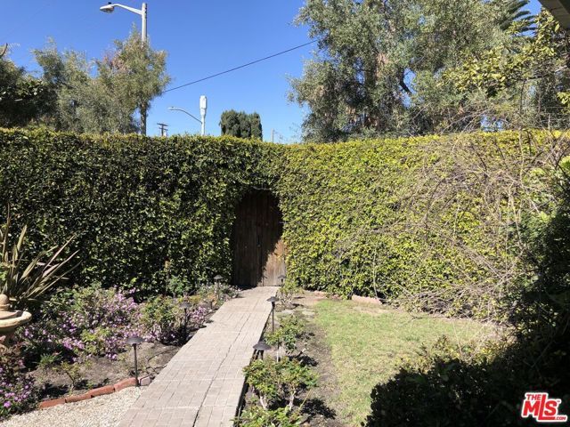 560 N CROFT Avenue, West Hollywood, CA 90048