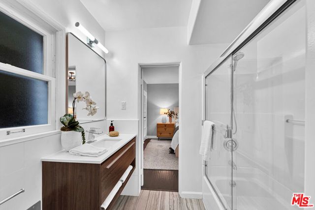 560 N CROFT Avenue, West Hollywood, CA 90048