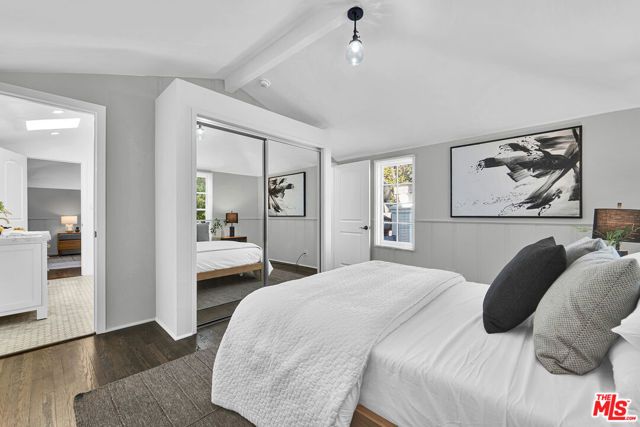 560 N CROFT Avenue, West Hollywood, CA 90048