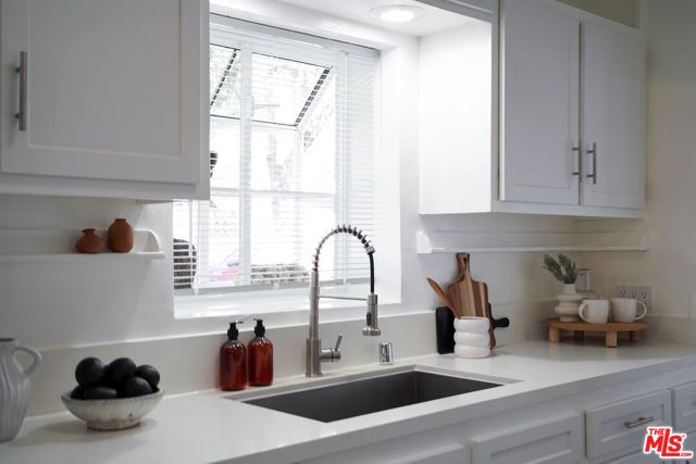 560 N CROFT Avenue, West Hollywood, CA 90048