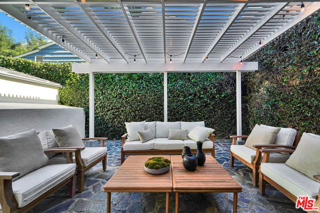 560 N CROFT Avenue, West Hollywood, CA 90048