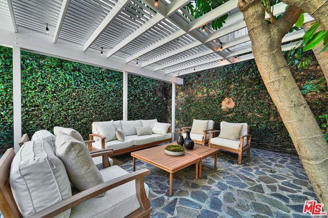 560 N CROFT Avenue, West Hollywood, CA 90048