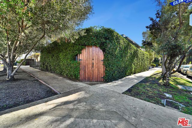 560 N CROFT Avenue, West Hollywood, CA 90048