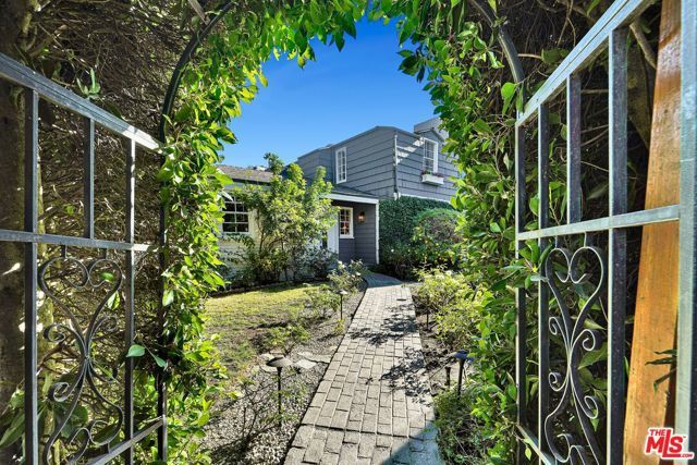 560 N CROFT Avenue, West Hollywood, CA 90048