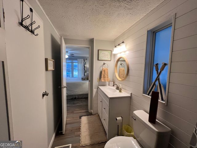 64 Bay Pt, Sparta, GA 31087